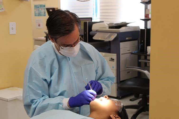 Dentist at El Centro Corazon
